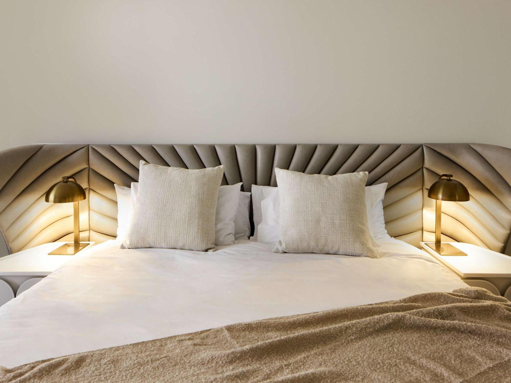 The Playford Adelaide - Mgallery Εξωτερικό φωτογραφία A bed with a headboard